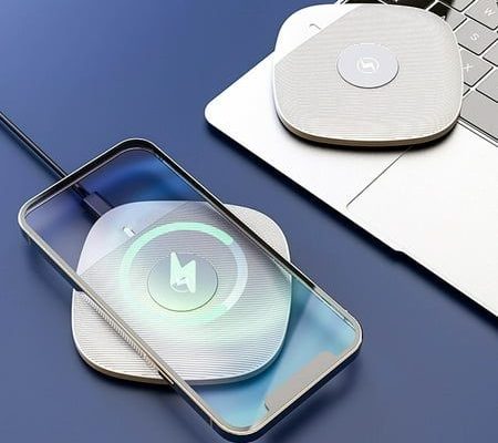 Effortlessly charge any Qi-enabled device with our universal wireless charger. Boasting compatibility across multiple brands and models, it offers rapid charging speeds, sleek design, and intelligent safety features.