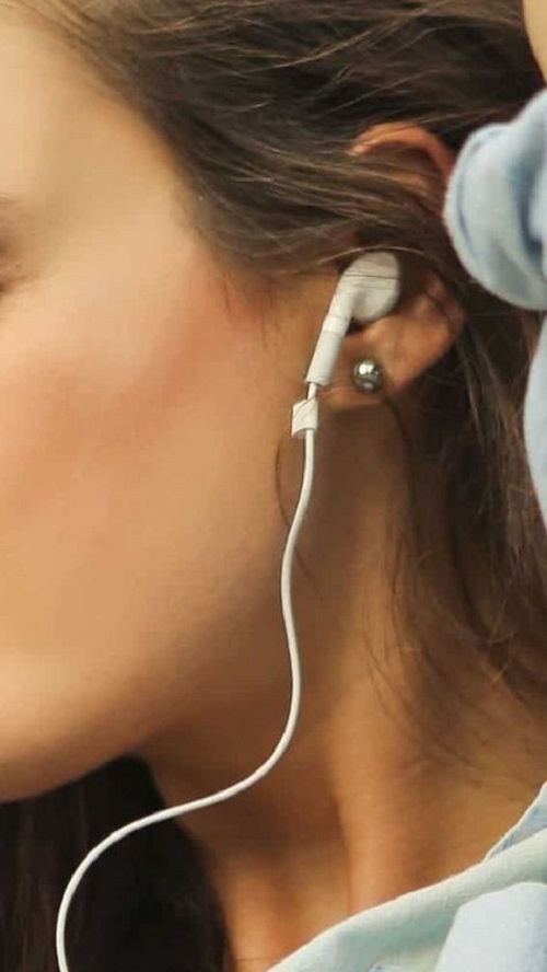 Say goodbye to muffled audio! Discover expert tips for safely cleaning earphones, from gentle brushing to proper disinfection, for a fresh listening experience.