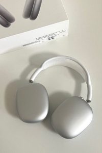 How to Put Headphones in Pairing Mode插图2