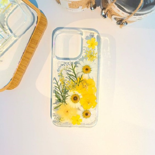 DIY Clear Phone Case Decor