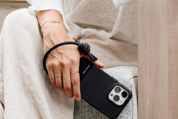 convenience of using a magnetic phone case