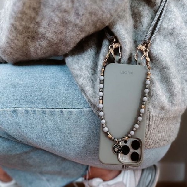 how to add a stylish chain to your phone case