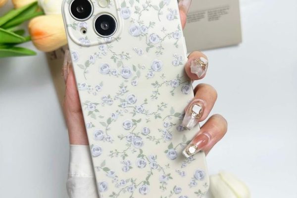 Discover the pros and cons of using a phone case