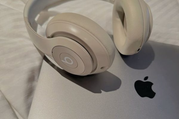 Easily connect your headphones to your MacBook