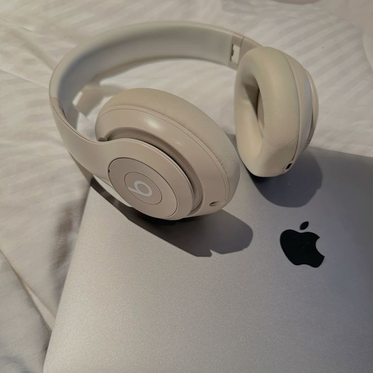 Easily connect your headphones to your MacBook