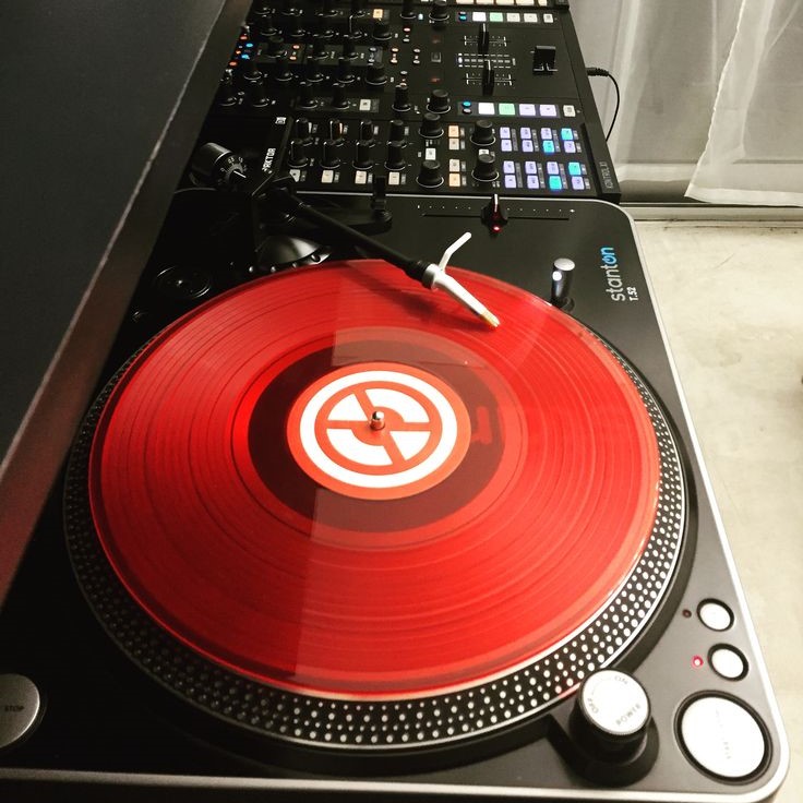 dj turntable