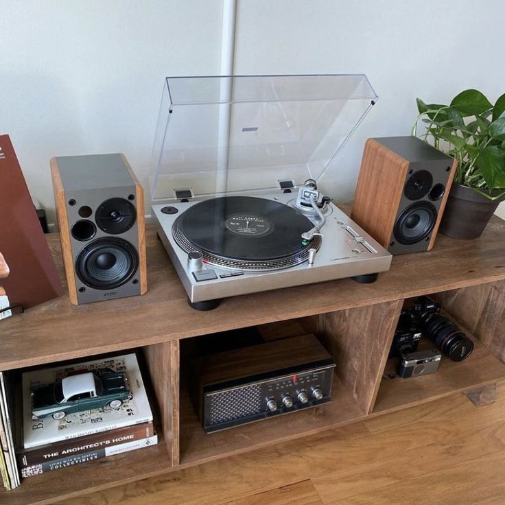 turntable with speakers